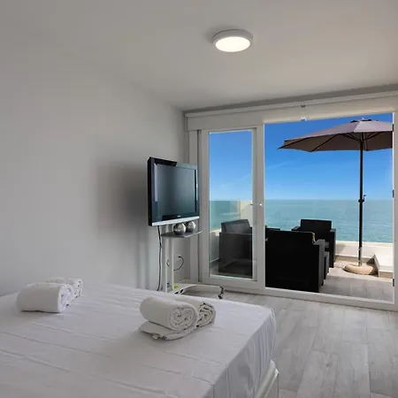 100% Seaview, 2 Minutes To The And Parking Apartment *