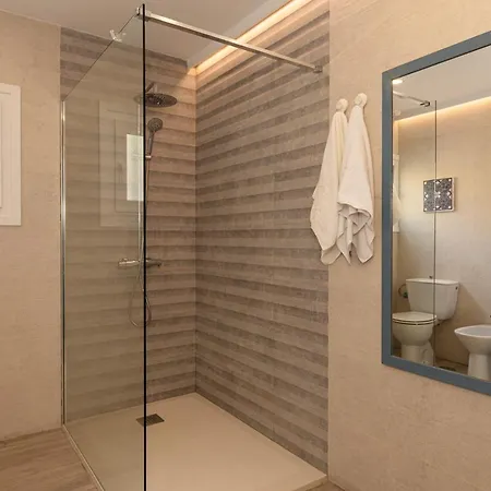 100% Seaview, 2 Minutes To The And Parking Apartment *