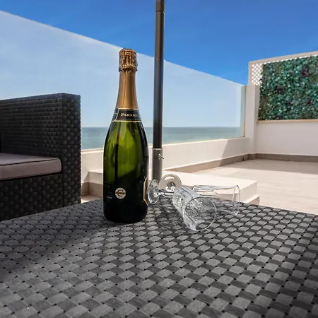 100% Seaview, 2 Minutes To The And Parking Apartment Benalmadena